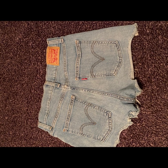 LEVIS Dandelion’s & Flower Shorts💖😍🌸 - Picture 6 of 6